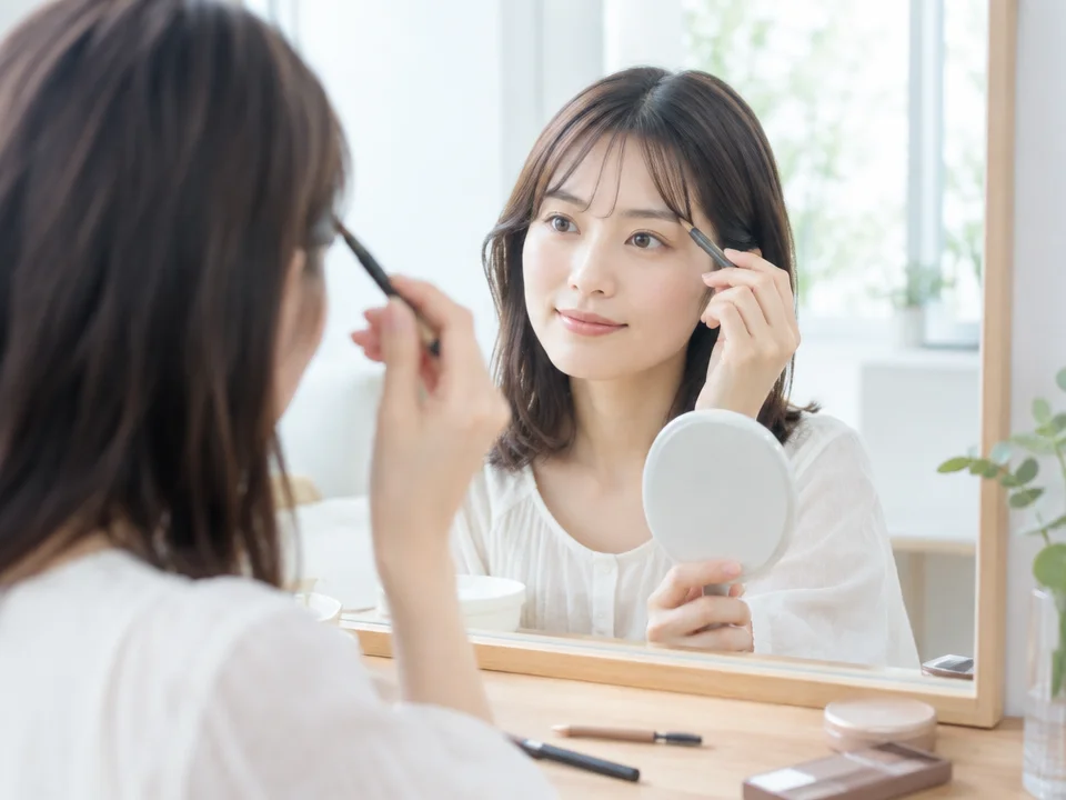 眉毛の形で印象はどう変わる？平行眉・アーチ眉などを比較
