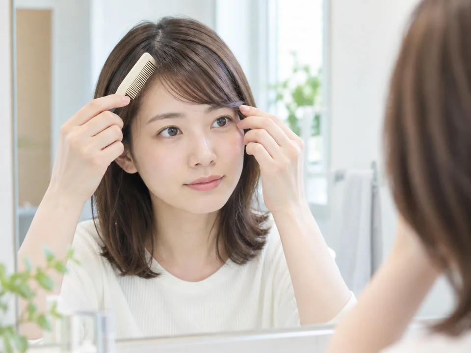 前髪を切りすぎたときの対処法｜自然な隠し方や早く伸ばしたいときのケア方法