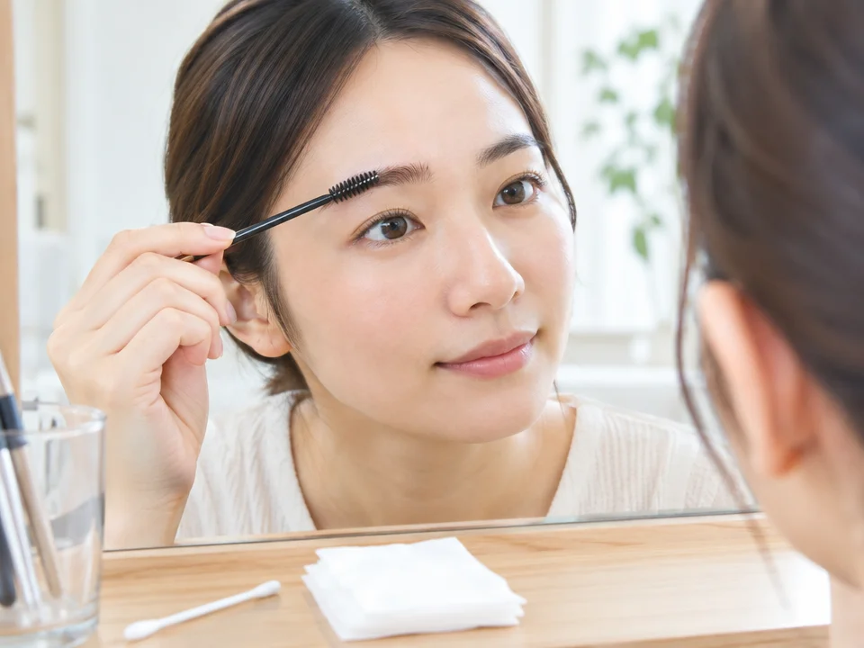不自然な濃い眉になる失敗と直し方